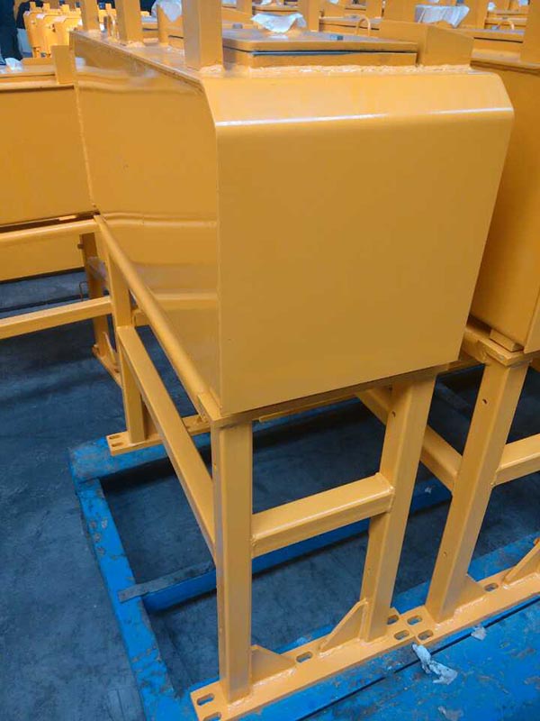 压路机液压油箱